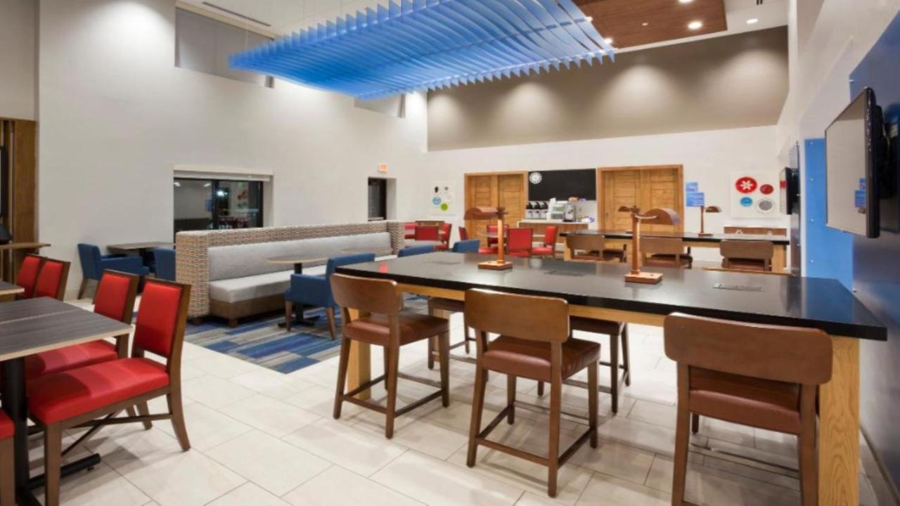 Holiday Inn Express & Suites Ripley By Ihg Bagian luar foto